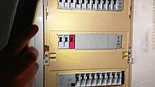 Bei einem Stromausfall geht ein erster Weg häufig zum Sicherungskasten (Symbolbild). In Engen ist es am Neujahrstag gegen 18 Uhr zu ...