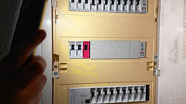 Bei einem Stromausfall geht ein erster Weg häufig zum Sicherungskasten (Symbolbild). In Engen ist es am Neujahrstag gegen 18 Uhr zu ...