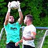 Fänger im Einsatz: Moritz Pfeifer (hier beim gewonnenen Wehratalpokal-Finale 2024 gegen Fabian Schmidt von der SG FC Wehr/Brennet) ist ...
