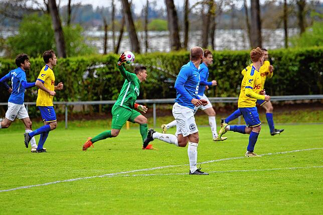 Das Spiel schnell machen: Sebastian Willibald wirft den Ball sofort nach vorne.