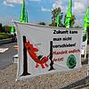 Vertreter von Fridays for Future haben vor der Entscheidung über ein klimapositives Konstanz bis 2030 vor dem Bodenseeforum ...
