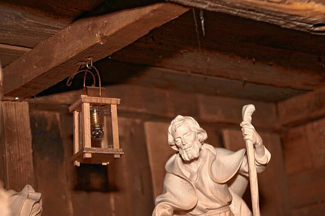 Bild 15: Von der uralten Schindel zur schmucken Weihnachtskunst: So entsteht eine handgebaute Krippe