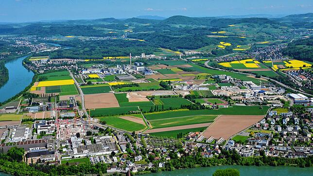 Im Sisslerfeld sollen bald noch mehr Industriebetriebe angesiedelt werden. Wie die zukünftigen Grenzgänger dorthin kommen sollen, dazu ...