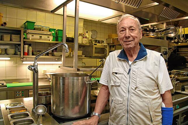 Back to the roots: Rudi Öxle, ehemaliger Wirt und Koch im Schwanenstüble, hat viele Erinnerungen an die lange Zeit in seiner früheren ...