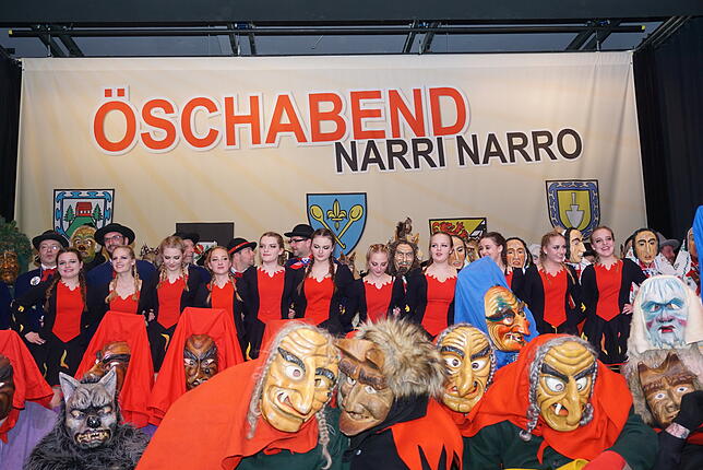 Bild 6: Bilder von 150 Akteure der fünf Öschzünfte begeistern mit einem fetzigen Programm