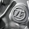 Das Logo der ZF Friedrichshafen AG ist auf einem Elektromotor des Automobilzulieferers zu sehen. Nur noch rund ein Viertel der Umsätze ...
