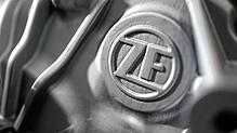 Das Logo der ZF Friedrichshafen AG ist auf einem Elektromotor des Automobilzulieferers zu sehen. Nur noch rund ein Viertel der Umsätze ...