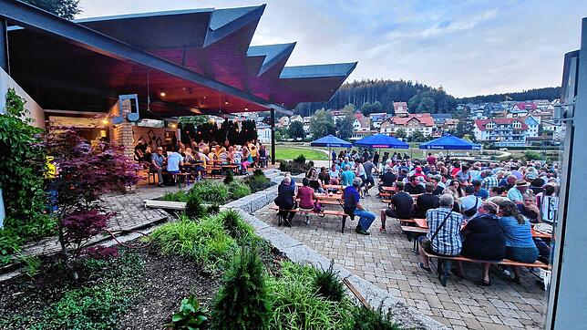 Die beliebten sommerlichen Hocks finden am 26. Juni, 10. Juli und 24. Juli im Schonacher Kurpark statt. Bild: Gemeindeverwaltung Schonach