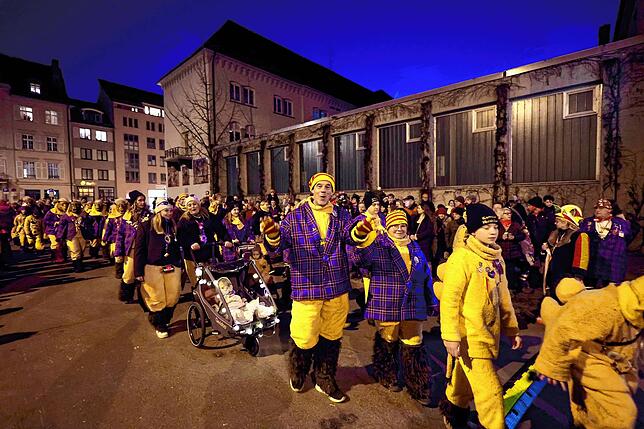 Bild 21: Fasnacht 2025 in Konstanz: So erlebt der Stephansplatz das flammende Spektakel