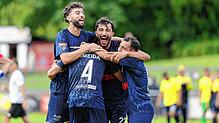 Die Spieler des Türk. SV Singen setzen sich auswärts gegen die TSG Backnang durch und feiern die ersten Oberliga-Punkte.