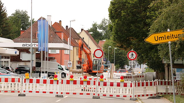 Die Schaffhauser Straße wird ab Donnerstag mit einer halbseitigen Straßensperrung mit Ampelregelung befahrbar sein.