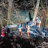 In der Nacht auf Samstag stürzte ein Auto bei Zimmerholz fünf Meter in die Tiefe und landete in einem Bach. Die Feuerwehr Engen musste ...