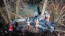 In der Nacht auf Samstag stürzte ein Auto bei Zimmerholz fünf Meter in die Tiefe und landete in einem Bach. Die Feuerwehr Engen musste ...
