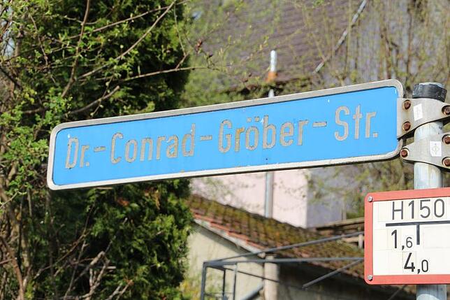 Ein Stein des Anstoßes: die Conrad-Gröber-Straße.