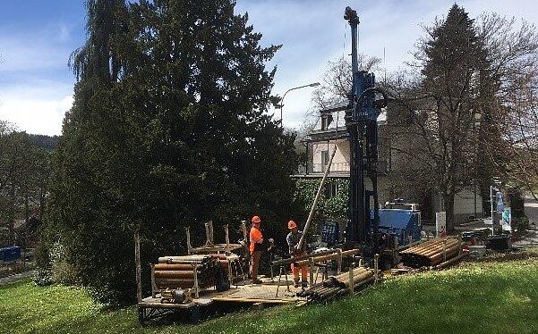 In Schaffhausen beginnen die Sondierarbeiten für ein neues Straßenbauprojekt. Zum Einsatz kommen dabei Bohrgeräte wie das abgebildete Gerät.