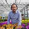 Für Axel Mauch sind die nächsten Wochen entscheidend, um Frühlingsblumen in seinem Gartencenter zu verkaufen. Doch er hat ...