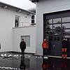 Sie sind stolz auf ihr neues Feuerwehr- und Vereinshaus und freuen sich darauf dieses auch endlich nutzen zu können. Von links ...