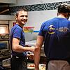 Manuel Gjergjaj hat drei Jahre lang die Kunst des Pizzabackens gelernt und bietet im &bdquo;L&lsquo;Arte della Pizza&ldquo; original ...