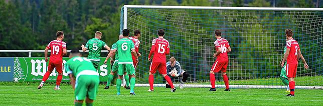 Starkes Debüt: Moritz Gampp vertrat den verletzten Simon Hepp im Tor des FC Schlüchttal. Ihn traf in seinem ersten Bezirksliga-Spiel ...