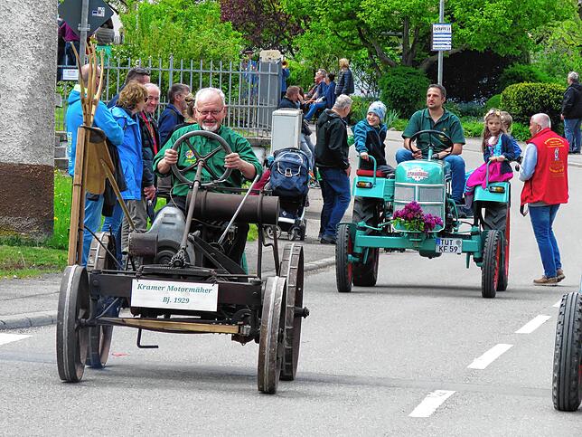 Bild 13: Festzumzug als Höhepunkt des viertägigen Jubiläumsfestes der Harmonie Gutmadingen