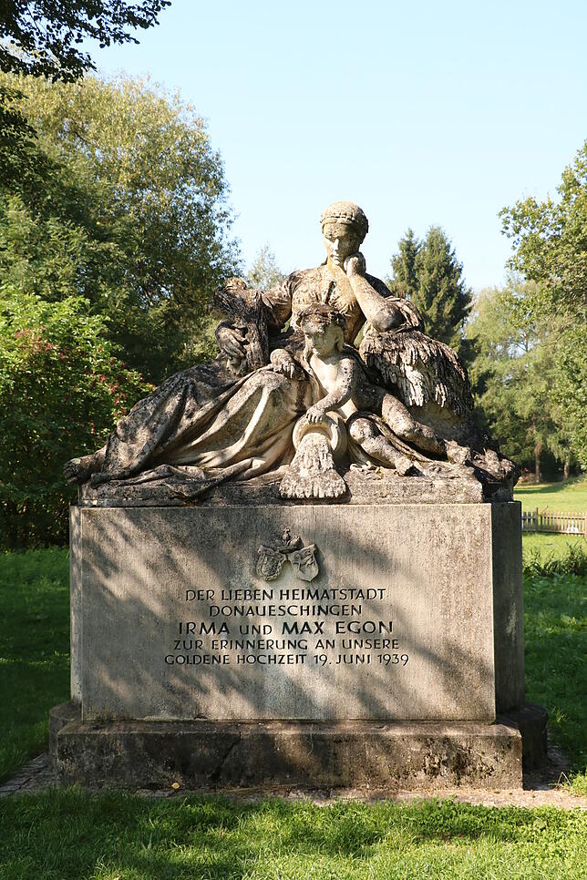 Das Denkmal anlässlich der Goldenen Hochzeit des Fürstenpaars Max Egon und Irma wird einen neuen Platz benötigen.