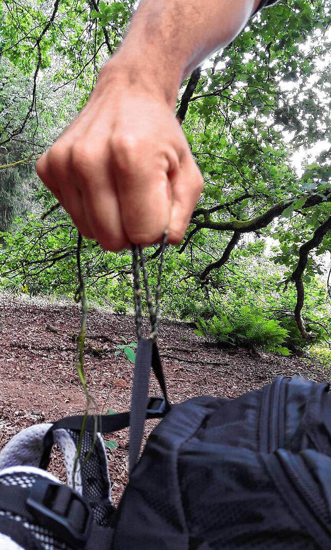 Die Brennnesselschnur hält den Rucksack problemlos.