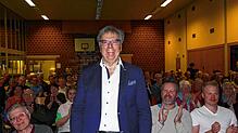 Mit viel Applaus dankt das Publikum Arthur Zimmermann für seinen Vortrag zur Dorfgeschichte. Fotos: Ingeborg Meier