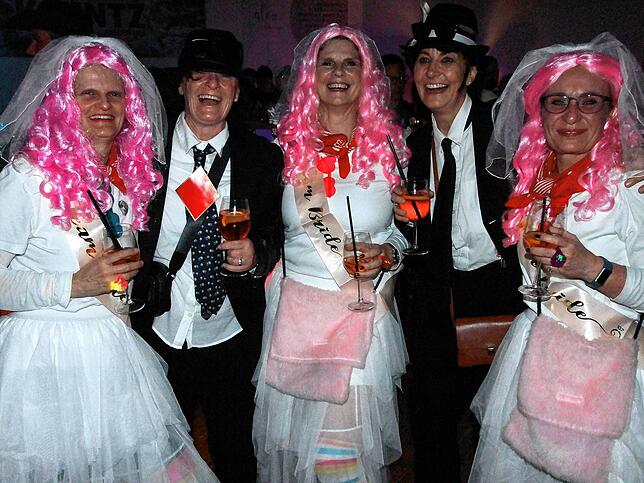Bild 24: Viva Las Vegas &ndash; Bilder vom Holzhauerball im Milchwerk (1)
