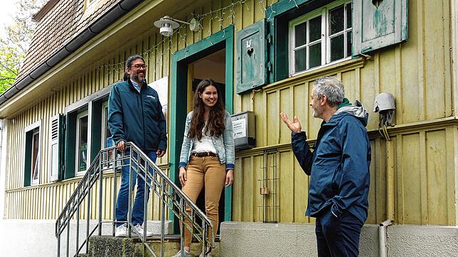 Juan Diabuno und Nadine Behr vom Jugendreferat sowie Streetworker Carlos Goeschel engagieren sich für die Jugendlichen in Überlingen. ...