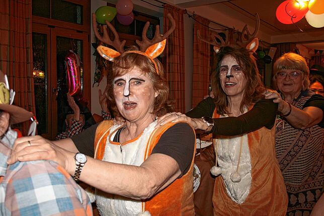 Bild 17: Gasthaus in Aftholderberg im Zeichen der Cowgirls – Schunkeln und Mitsingen beim Weiberball!