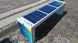 Naturenergie und Umweltbüro haben im Rahmen des Donauquellsommers Solarbänke des Typs „iBench“ in der Eschinger aufgestellt. Was taugen sie?