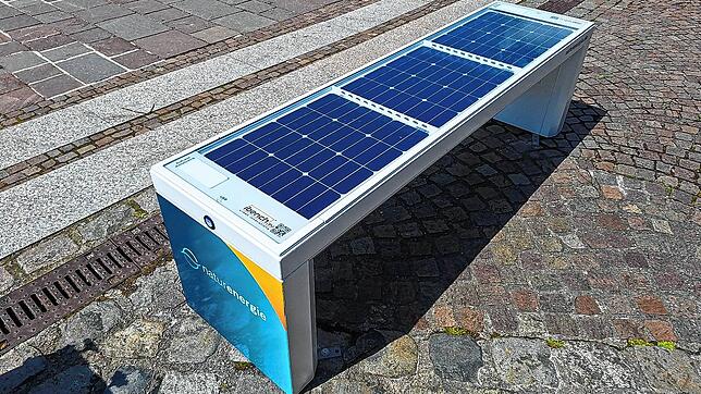 Naturenergie und Umweltbüro haben im Rahmen des Donauquellsommers Solarbänke des Typs „iBench“ in der Eschinger aufgestellt. Was taugen sie?
