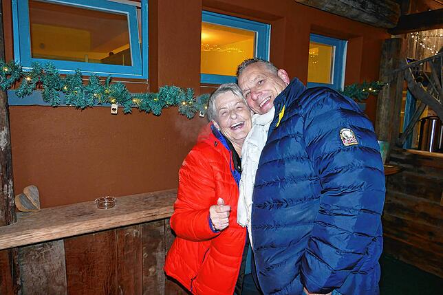 Bild 11: Gäste feiern Après-Ski-Party im Gasthaus „Löwen“ zur Musik von DJ Aleks. Hüttengaudi ist ein Hit.