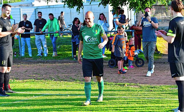 Bild 5: Remo Laisa verabschiedet sich beim SV Herten vom aktiven Fußball &ndash; und wir haben die Bilder!