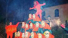 Seit 90 Jahren führen die Löffinger Hexen das schön-schaurige Schauspiel der Walpurgisnacht auf. Dabei darf auch die Hexenpyramide nicht ...