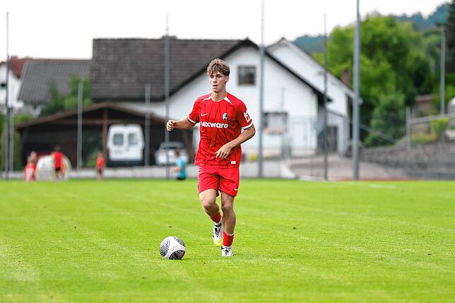 Bild 12: U19 des SC Freiburg gewinnt Test in Eggingen gegen den SV Schaffhausen mit 4:1 – wir haben Fotos!
