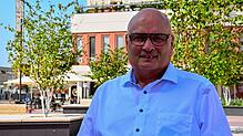Bürgermeister Michael Rieger auf dem neuen Marktplatz.
