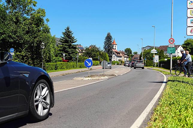 Wer in Fischbach queren möchte, um der Ampelsituation zu entgehen, braucht nicht nur Geduld, sondern darf auch weder Lastenrad fahren ...