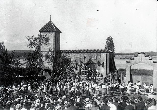 Aufführung eines Festspiels über Hermann den Lahmen zur 1200-jährigen-Wiederkehr der Klostergründung. 1925 war eigentlich etwas spät ...