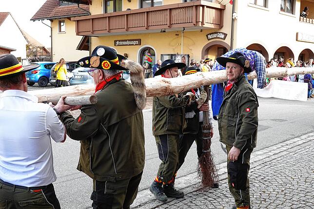 Bild 7: Hier sind die besten Bilder vom Narrenbaumstellen in Görwihl
