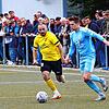 Der Spitzenreiter FC Öhningen-Gaienhofen (links Steffen Drochula) und der Tabellenzweite ESV Südstern Singen (Markus Schafhäutle) werden ...