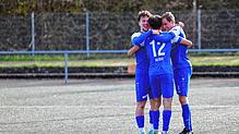 Jubel: Der FC Radolfzell hat sich gegen den FC Königsfeld drei wichtige Punkte für den Klassenerhalt gesichert.