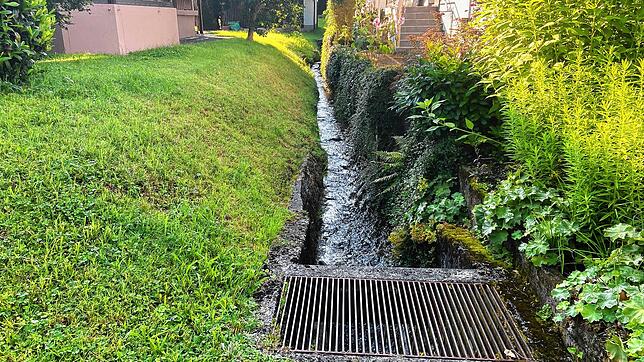 Die Idylle trügt: Auch der Krebsbach kann bei Starkregen zum reißenden Sturzbach werden. Gefahr droht vor allem, wenn der Einlauf in der ...