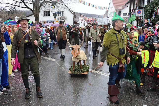 Bild 21: Großer Festumzug in Möggingen: Tausende besuchen das Seenarrentreffen trotz Regen!