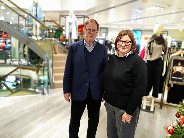 Klaus-Peter Munding mit seiner Tochter Ursula im Modehaus Munding in Überlingen. Ursula Munding führt das Geschäft aktuell in der achten ...