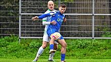 Nicht zu bremsen: Moritz Keller (vorn, gegen Julian Jäger) traf doppelt für den FC Hauingen beim 4:1-Erfolg gegen den SV Herten.