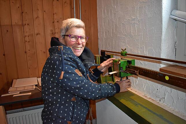 Cornelia Ziller, betreut sei 20 Jahren als Waagmeisterin die öffentliche Waage in Birkendorf. „Es ist auch Idealismus ...