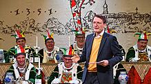 Bundesgesundheitsminister Karl Lauterbach teilte vor dem Narrengericht kräftig aus. Nicht nur gegen den Kläger und die Gerichtsnarren, ...