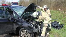 Bild : Schwerer Autounfall auf der B523: Fahrerin stirbt, drei weitere Personen schwer verletzt