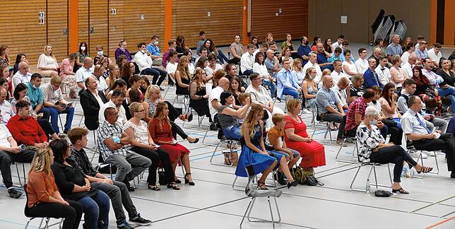 Die Alemannenhalle bot genügend Platz um die pandemiebedingten Abstandsregeln einzuhalten.
